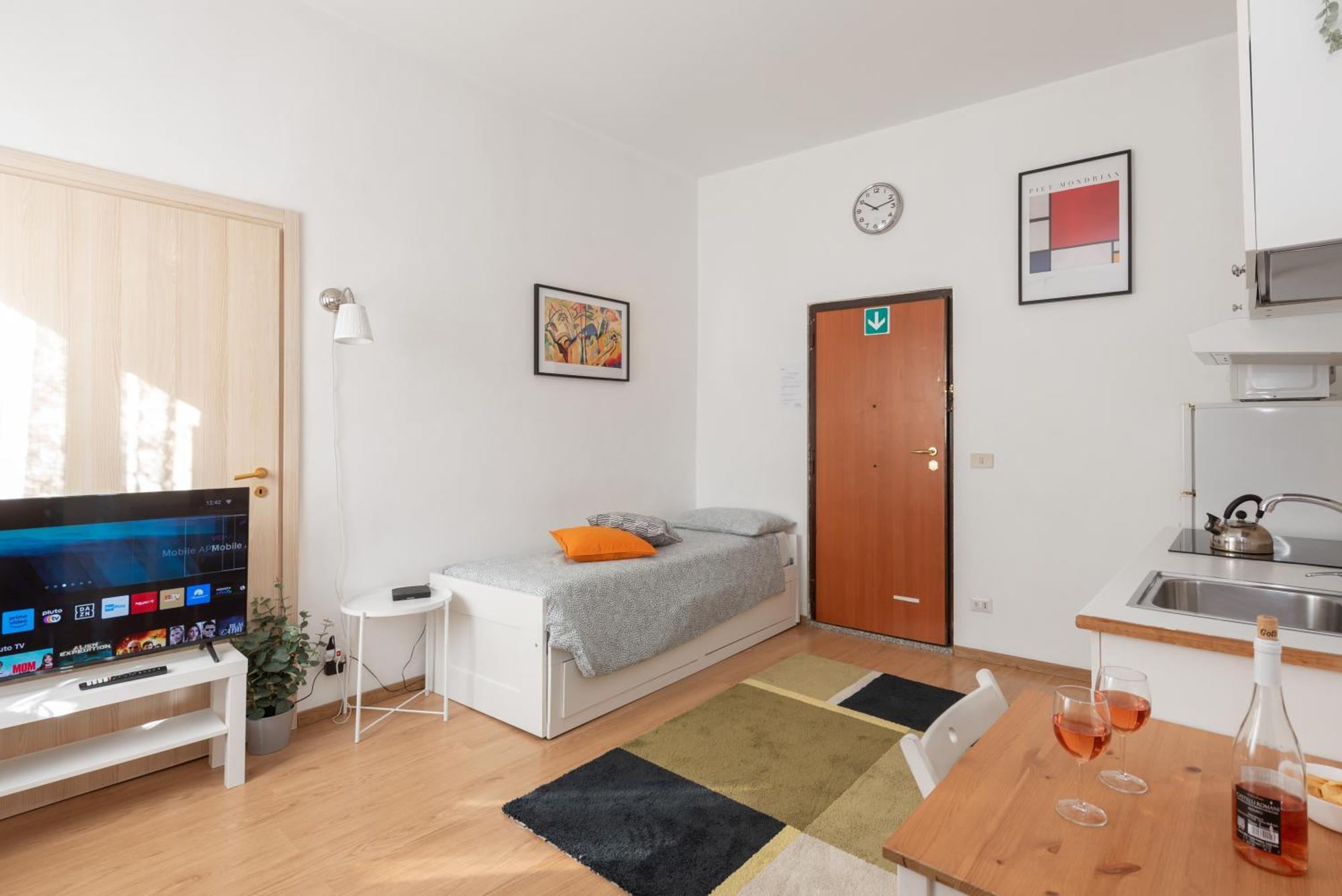 Central Little Basic Apartment Rome Exterior photo