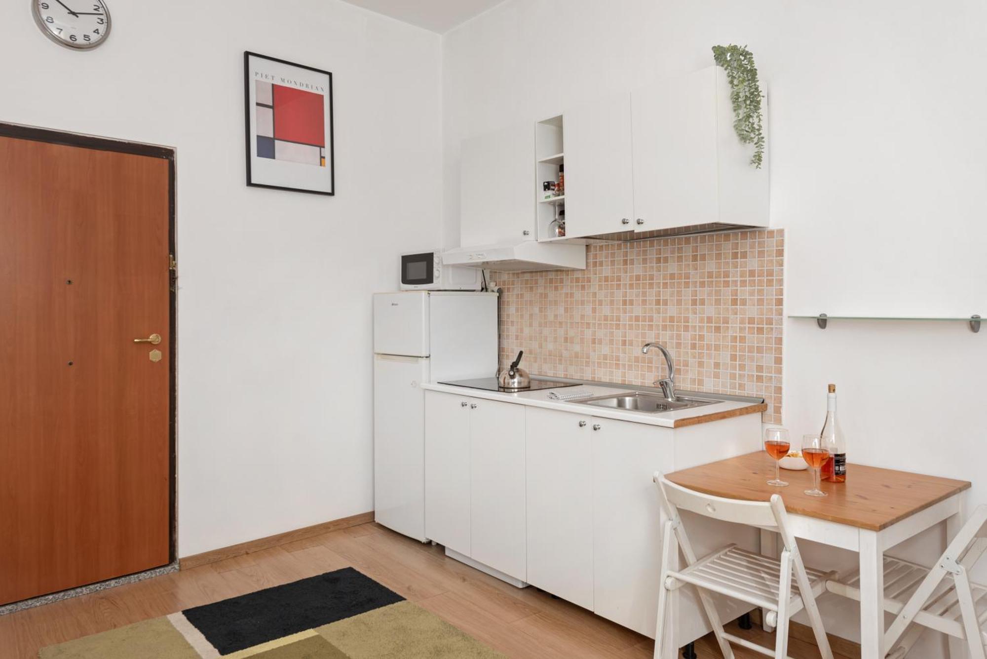 Central Little Basic Apartment Rome Exterior photo